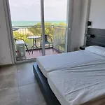 International Seaview Apartman *