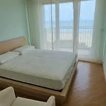 International Seaview Apartman *
