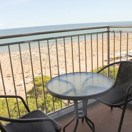 International Seaview 아파트