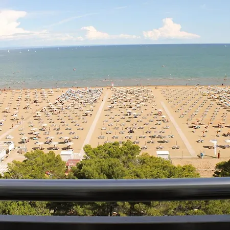International Seaview شقة