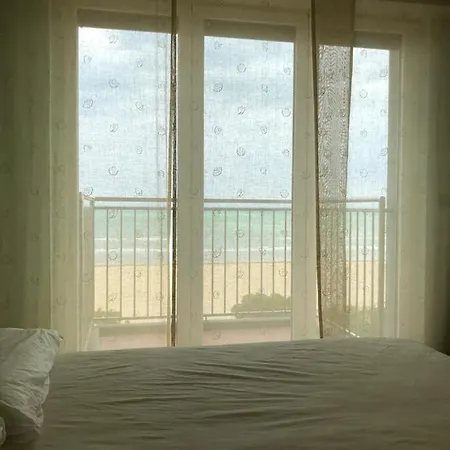 International Seaview Apartment *