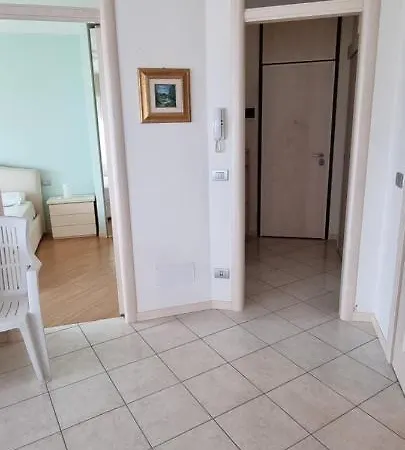 International Seaview Apartment *