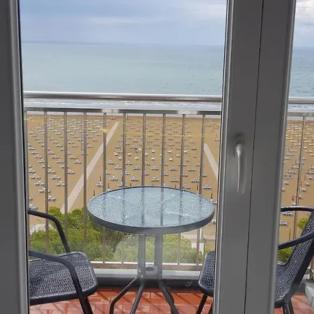 International Seaview Apartment *